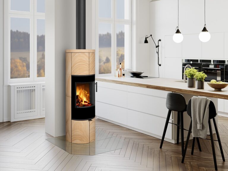 Kaminska peč na drva SORIA N 04 - obloga iz naravnega kamna